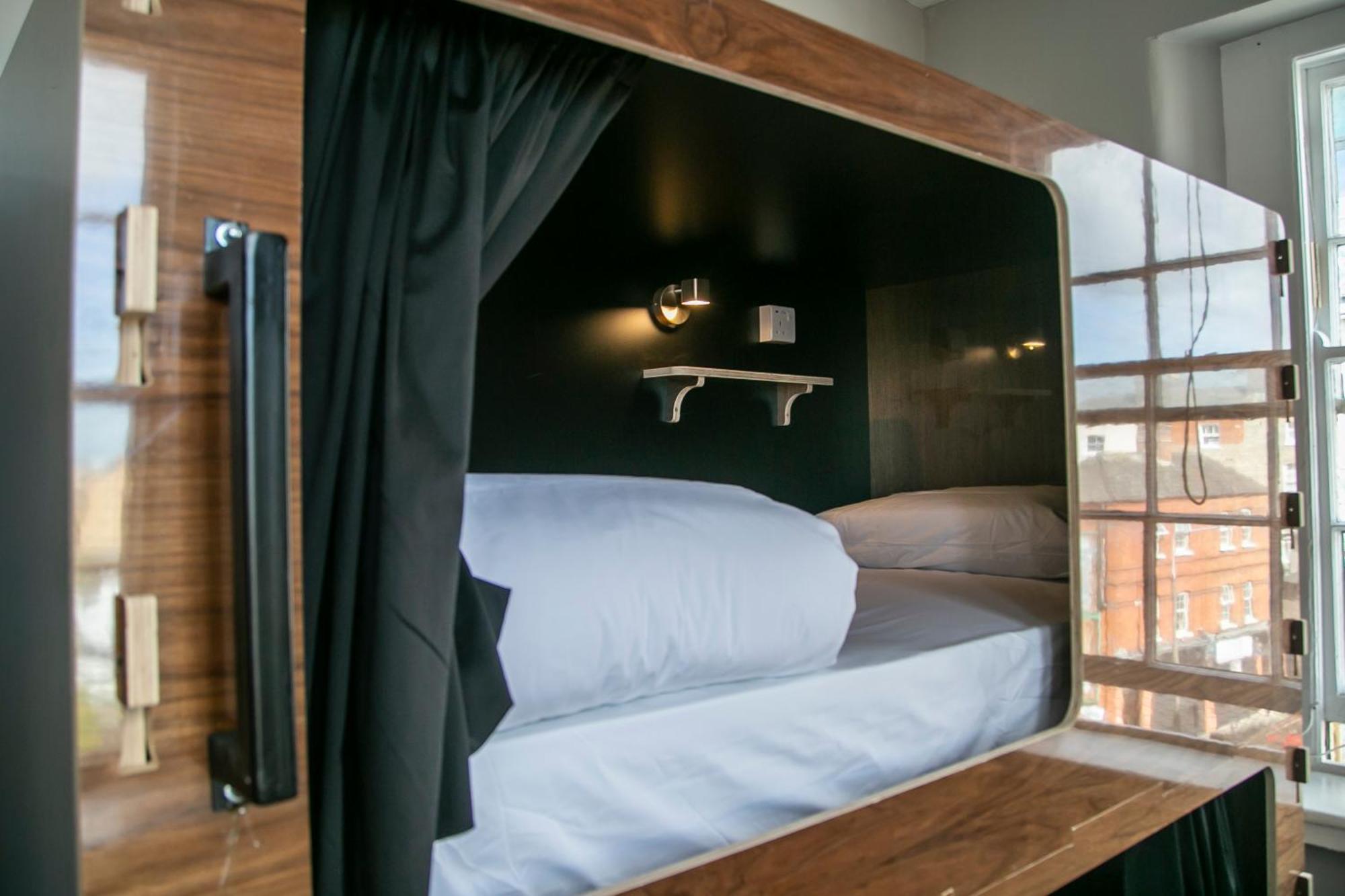 Leevin Hostel Mountjoy ダブリン エクステリア 写真