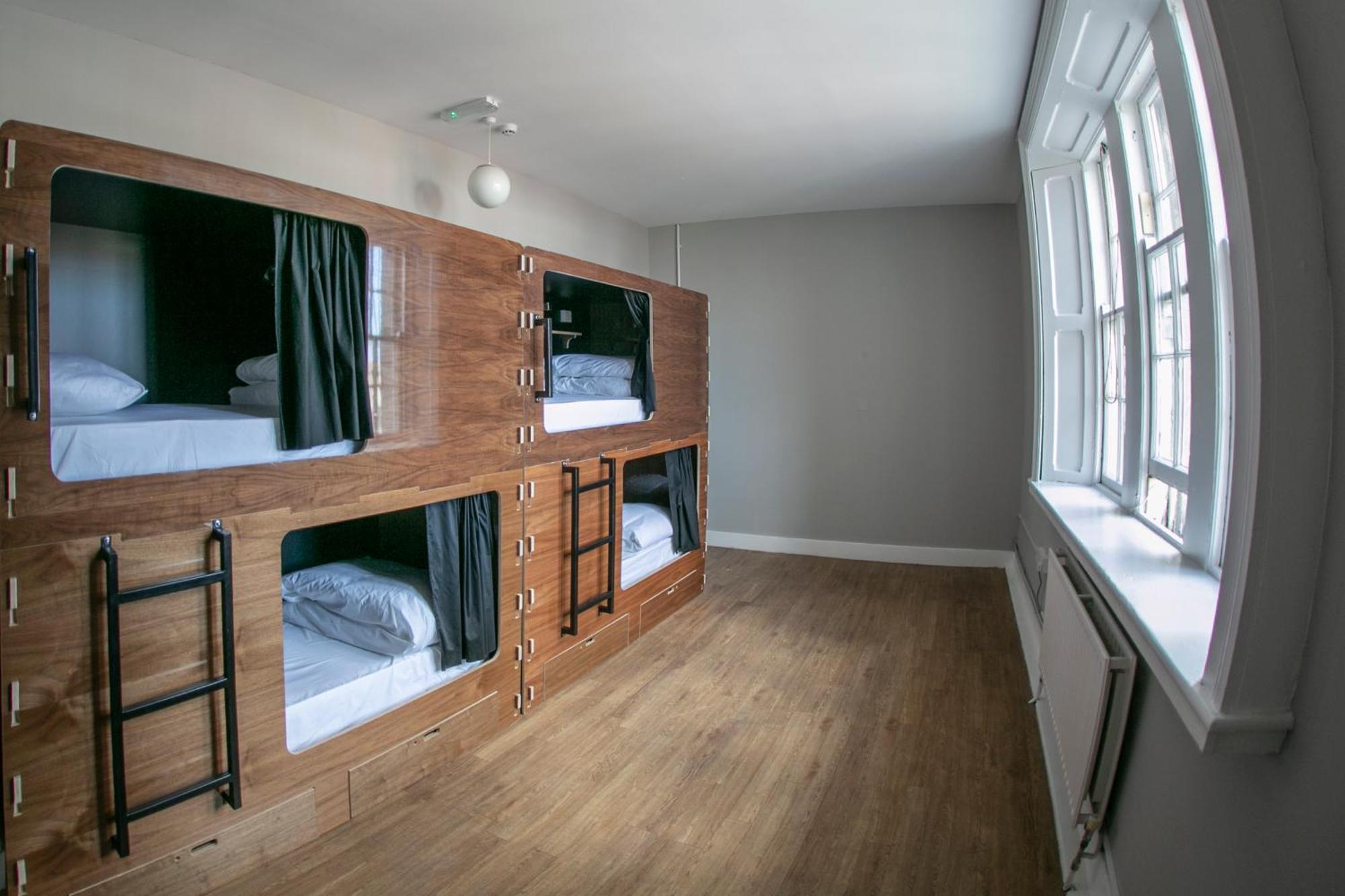 Leevin Hostel Mountjoy ダブリン エクステリア 写真